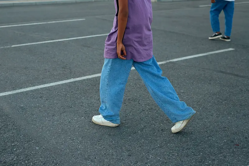 Barrel-Leg Jeans