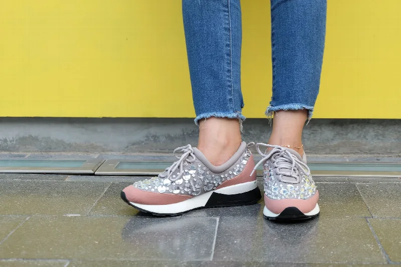 Bedazzled Sneakers, Bild 2