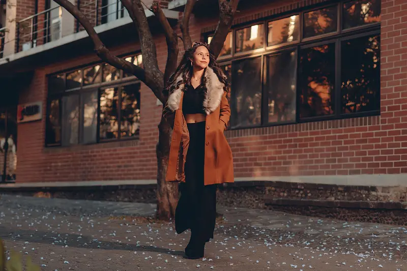 Opera Coat, Bild 4