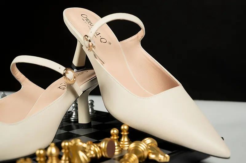 Pointed-Toe Shoes (1 von 4)